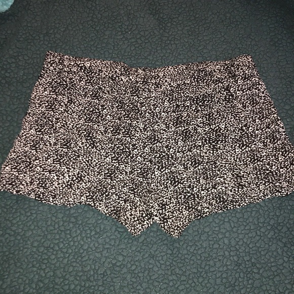 Black and White Design Flowy Fabric Shorts - Picture 2 of 2